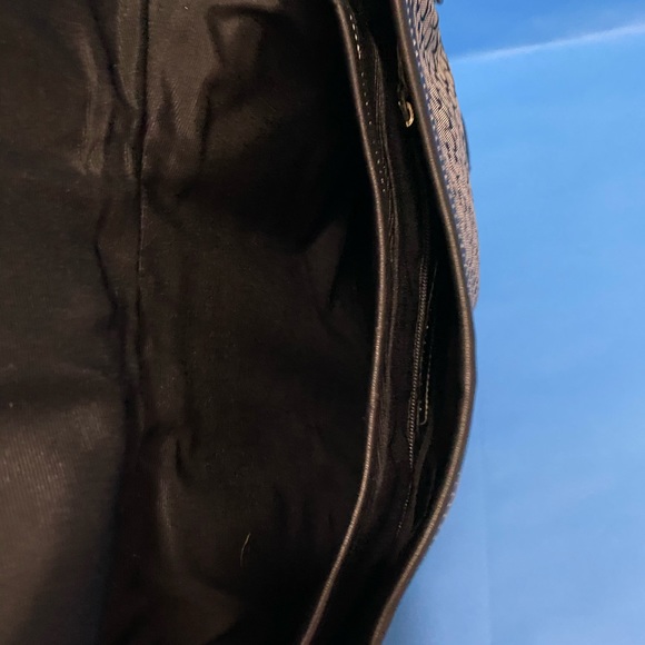 Black and Gray signature Coach print Crossbody - Picture 4 of 5